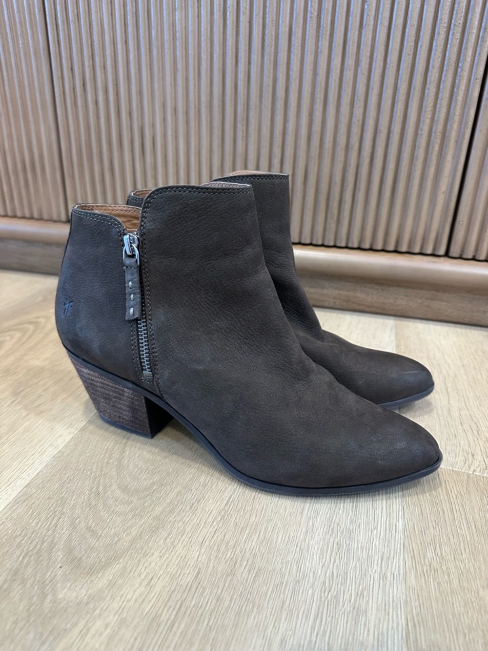 Frye Leather  suede Ankle Booties Brown Side Zip Stacked Heel Western Size 10